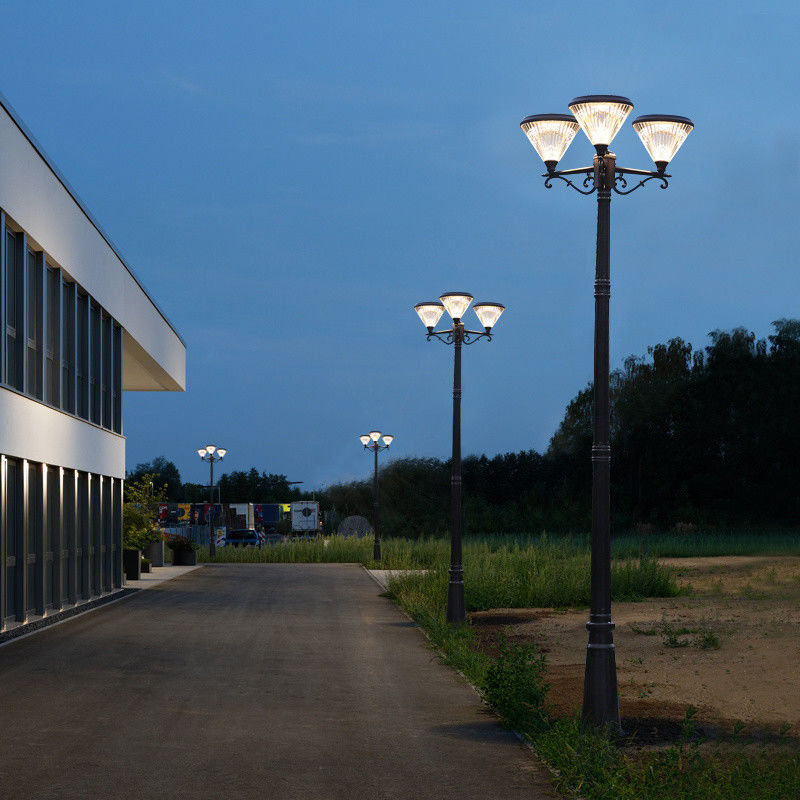IP65 ไฟ LED พลังงานแสงอาทิตย์กลางแจ้งทางเดินไฟสวนพลังงานแสงอาทิตย์ 3 หัวโคมไฟ