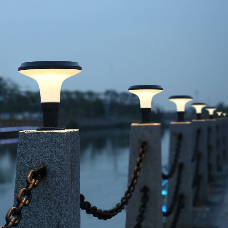 ไฟตกแต่งเสาไฟ LED พลังงานแสงอาทิตย์ ไฟสนามหญ้าพลังงานแสงอาทิตย์ ไฟ LED เสา