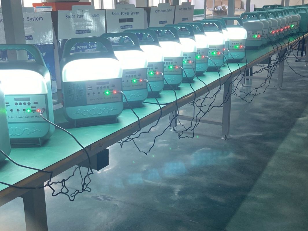 ระบบแผงโซลาร์เซลล์ 12W 4 หลอดไฟ LED ชุดระบบไฟส่องสว่างพลังงานแสงอาทิตย์แบบพกพา