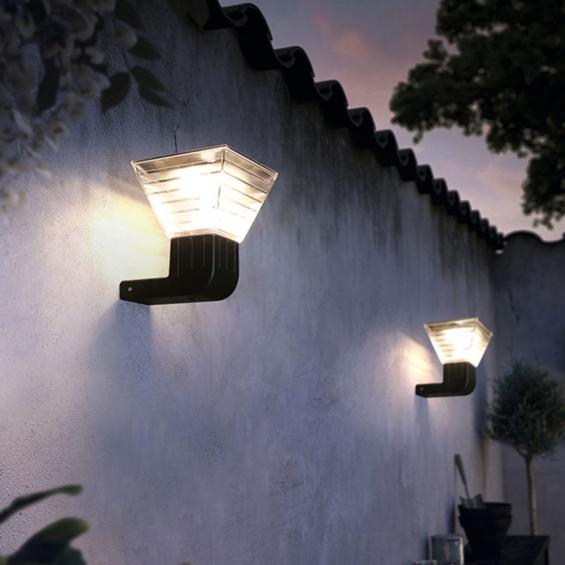 90 lm/w LED โคมไฟติดผนังพลังงานแสงอาทิตย์ กลางแจ้ง 3.2V โคมไฟภายนอกที่ทันสมัย ​​ABS สวน ภูมิทัศน์