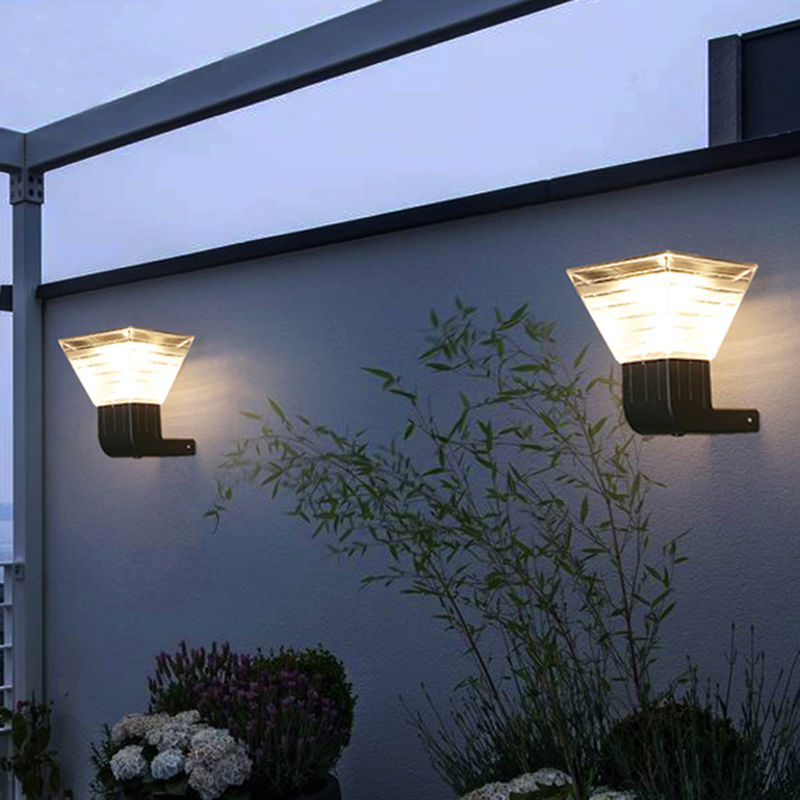 90 lm/w LED โคมไฟติดผนังพลังงานแสงอาทิตย์ กลางแจ้ง 3.2V โคมไฟภายนอกที่ทันสมัย ​​ABS สวน ภูมิทัศน์