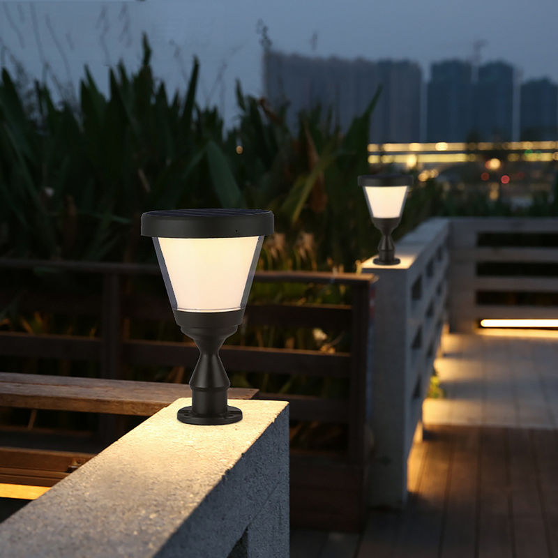 เสาประตูหลักรั้วพลังงานแสงอาทิตย์กลางแจ้ง 3.2V ไฟ LED โพสต์ตกแต่งสวน