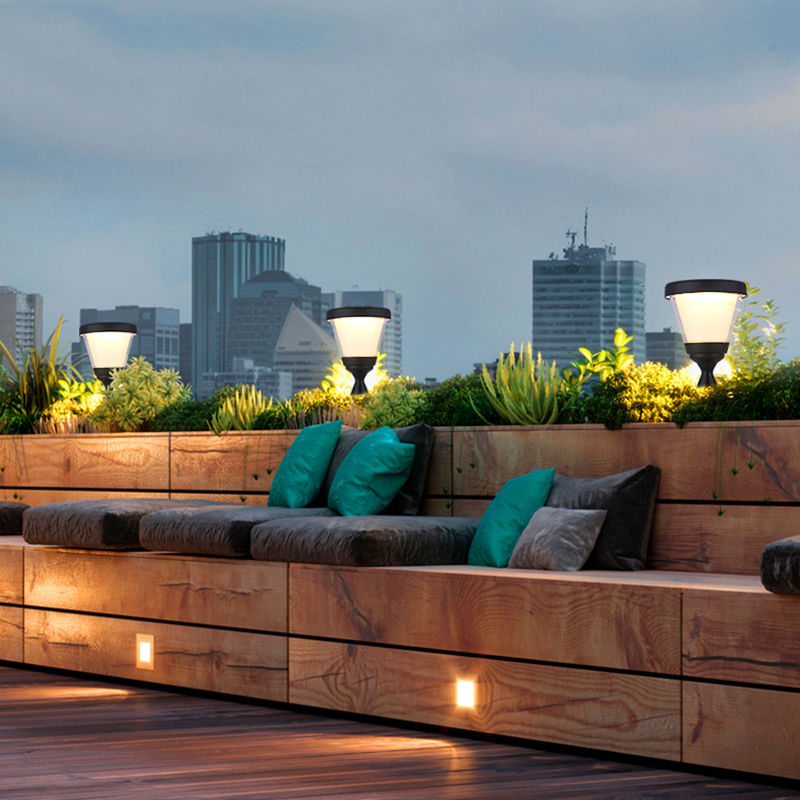 เสาประตูหลักรั้วพลังงานแสงอาทิตย์กลางแจ้ง 3.2V ไฟ LED โพสต์ตกแต่งสวน