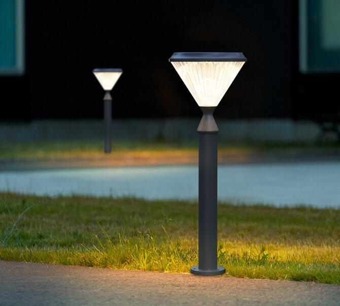 Smart Warm White Warm Bright Outdoor Landscape Villa 3W Gate Decoration Garden Solar Lights